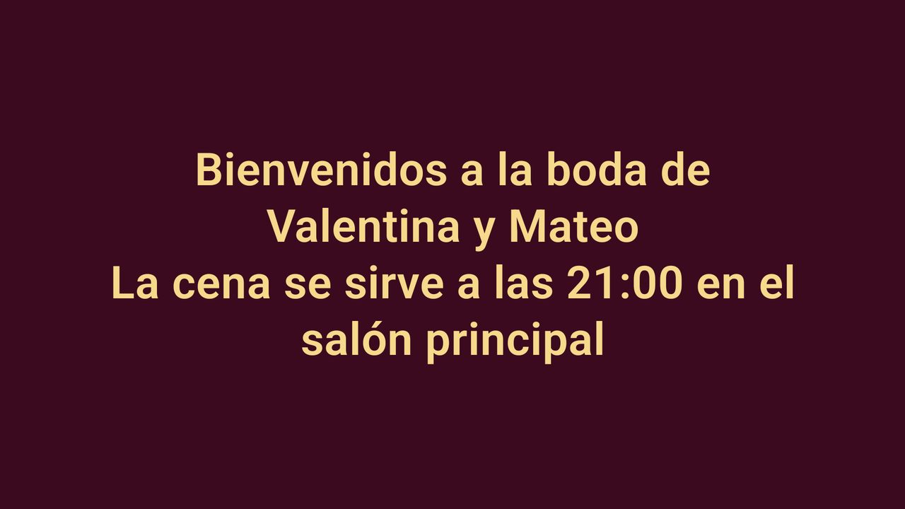 Televisor de un salón con una bienvenida en español: bienvenidos a la boda de Valentina y Mateo, la cena se sirve a las 21:00 en el salón principal.