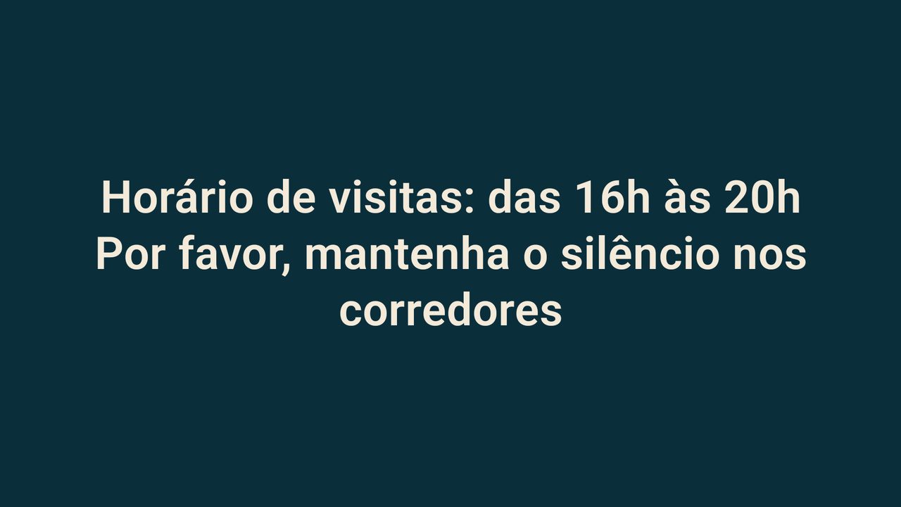 Aviso em português numa TV de clínica: horário de visitas das 16h às 20h, por favor mantenha o silêncio nos corredores.